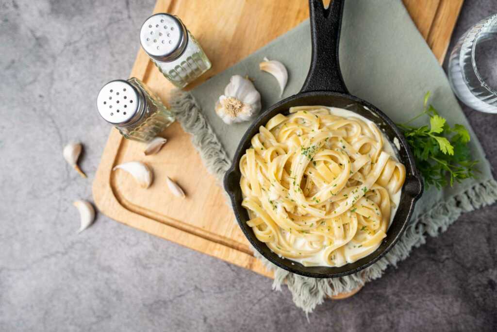 Salsa Alfredo con Tres Monjitas Half & Half
