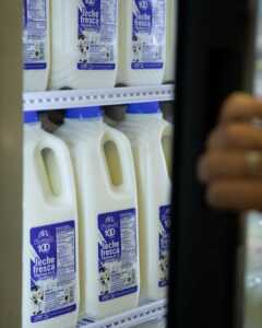 Regulador otorga extensión en la fecha de vencimiento de la leche fresca Tres Monjitas por su calidad